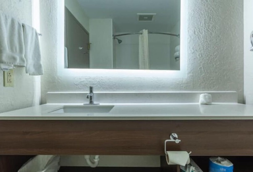 스위트, Lancaster Inn & Suites