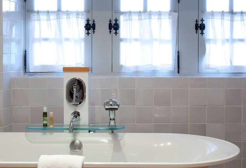 Люкс Повышенной Комфортности, Auberge Ostapé