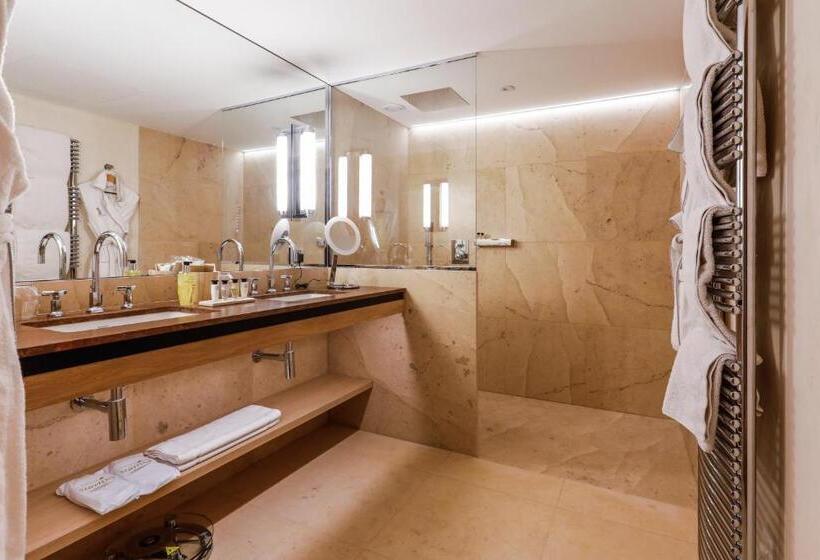 Полулюкс, Auberge Saint Walfrid Hôtel Restaurant & Spa