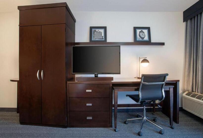 Номер Стандарт с Балконом, Courtyard Worcester