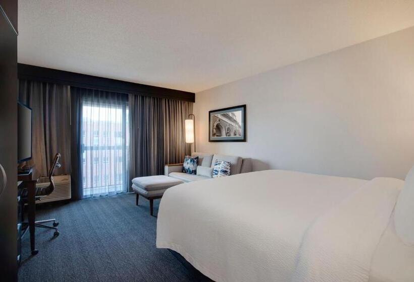 Номер Стандарт с Балконом, Courtyard Worcester