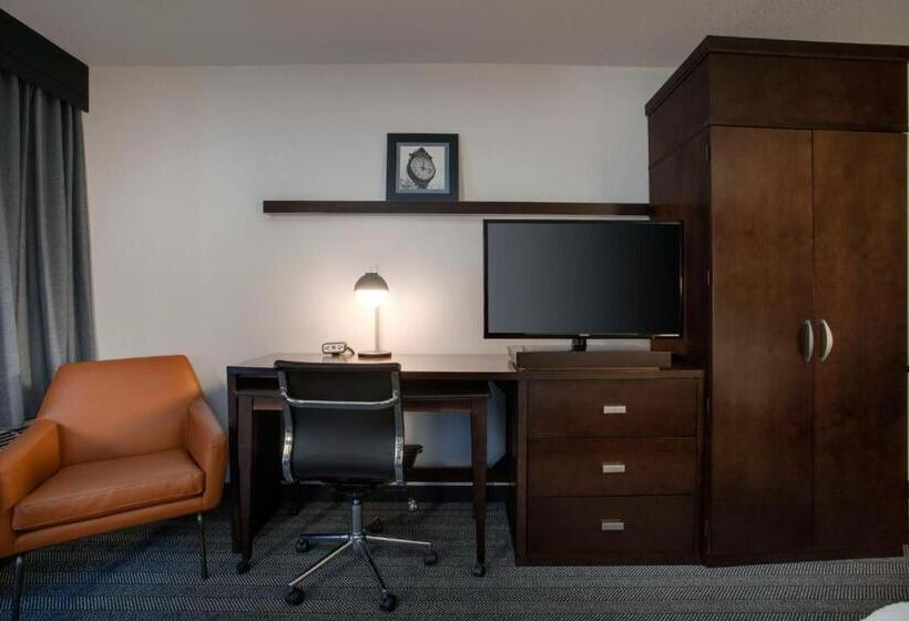 Номер Deluxe с Балконом, Courtyard Worcester