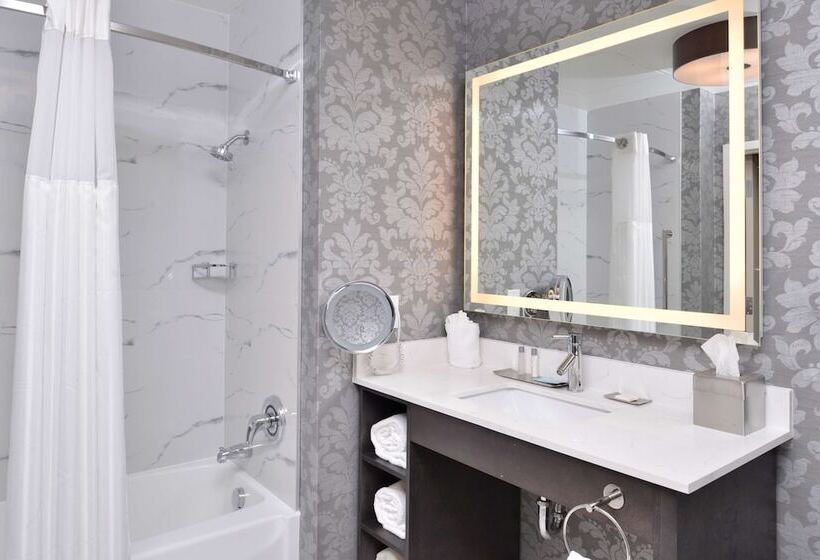 Студия Стандарт Двуспальная Кровать, Doubletree By Hilton Utica