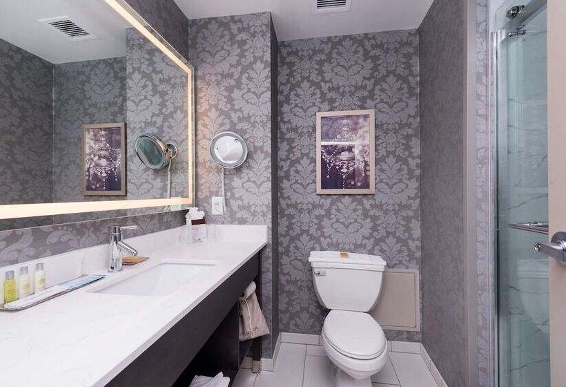 Студия Стандарт Двуспальная Кровать, Doubletree By Hilton Utica