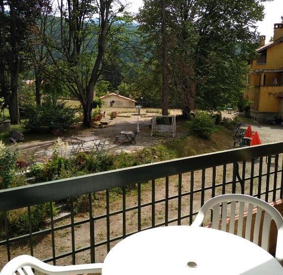 Номер Стандарт с Террасой, Hôtel Le Mas Fleuri