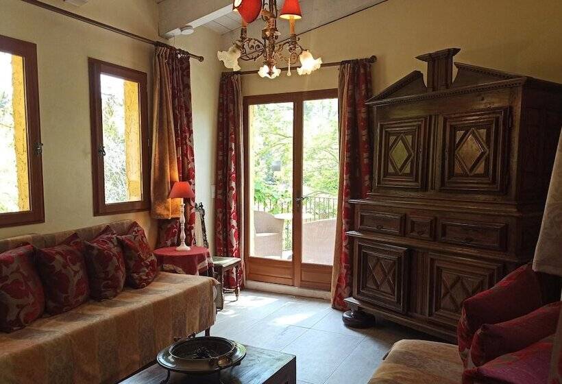 اتاق لوکس چهار تخته, Mas De La Chapelle