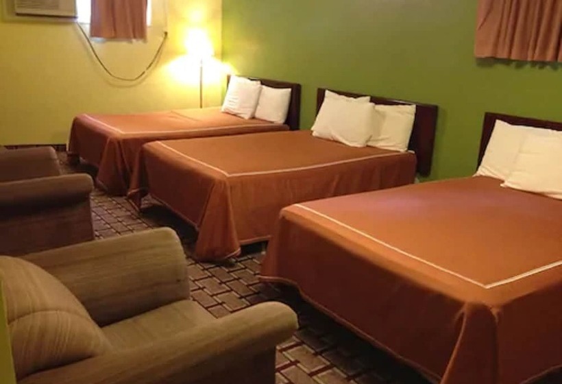 패밀리 룸, Red Carpet Inn Niagara Falls