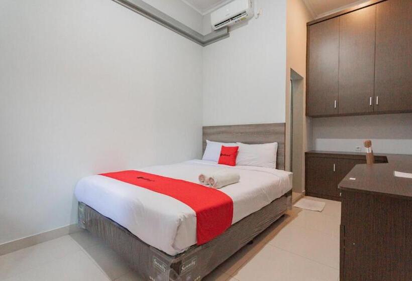 Номер Economy, Reddoorz Plus Syariah @ Tuparev Cirebon 3