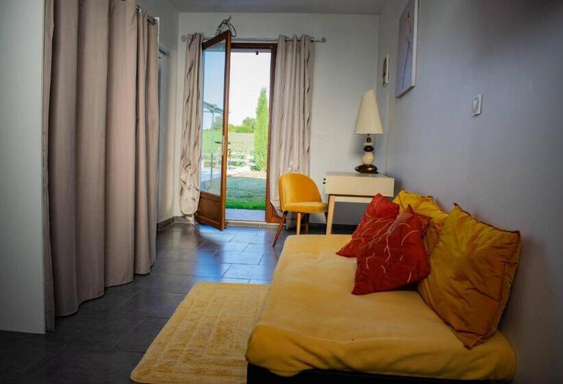 Номер Стандарт, Chambre D Hôtes Lempery
