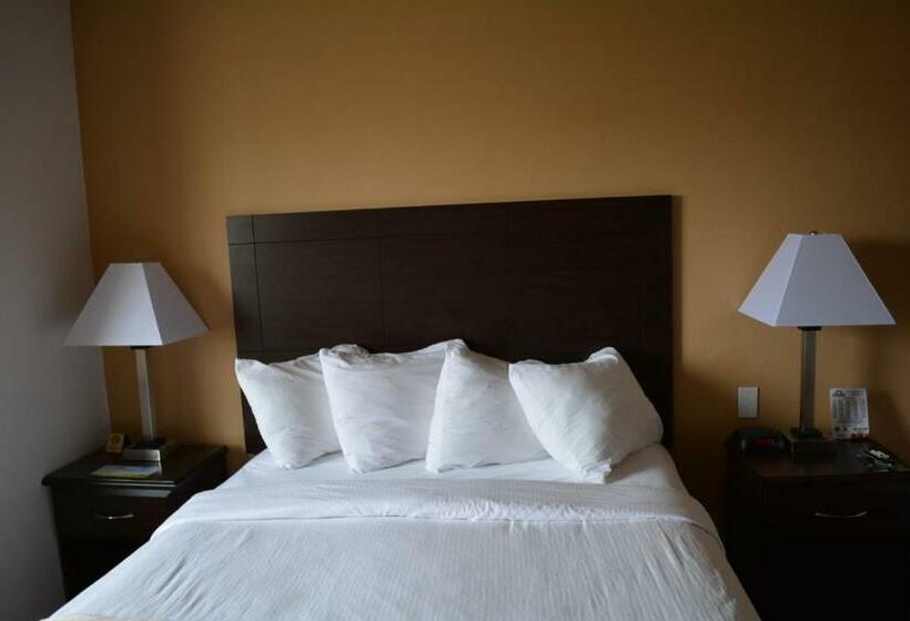 Deluxe Suite King Bed, Days Inn & Suites By Wyndham Spokane Airport Airway Heights