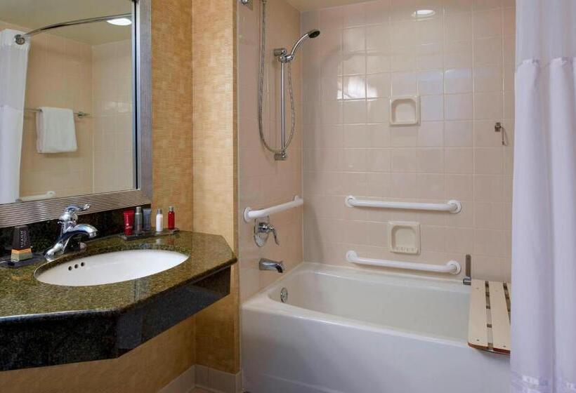 Номер Стандарт Кровать Кинг Адаптированный для Инвалидов, Milwaukee Marriott West