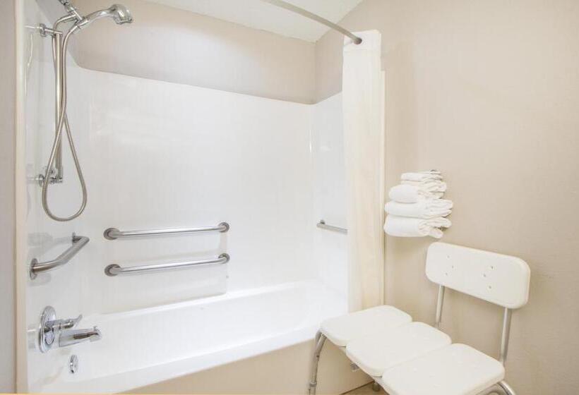 Номер Стандарт Адаптированный для Инвалидов, Microtel Inn & Suites Claremore