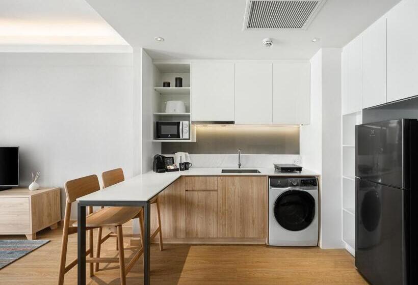 استودیوی لوکس, Oakwood Suites Bangkok