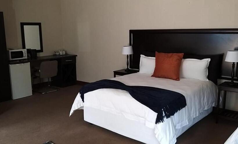 Номер Deluxe, Olden Rose Place