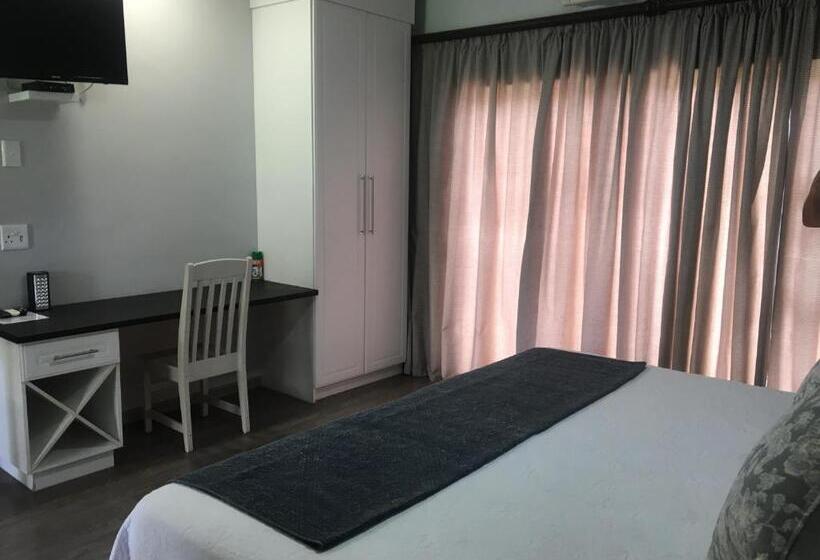 Номер Deluxe, Olden Rose Place