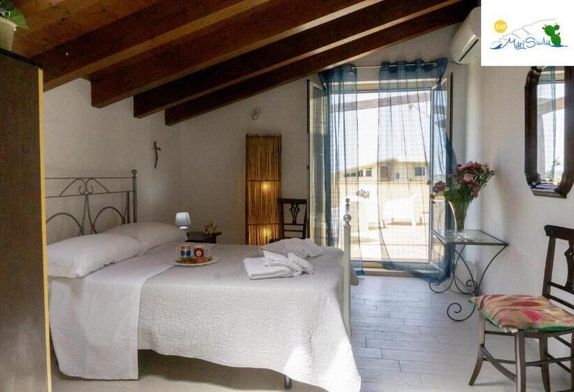庭の見えるスタンダードトリプルルーム, B&b Marìsicilia