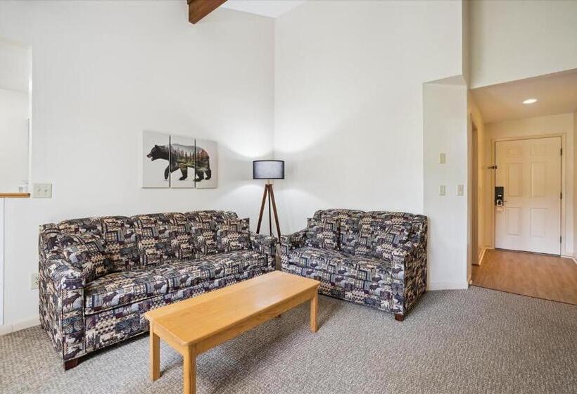 Люкс, Cedarbrook Queen Suite 203