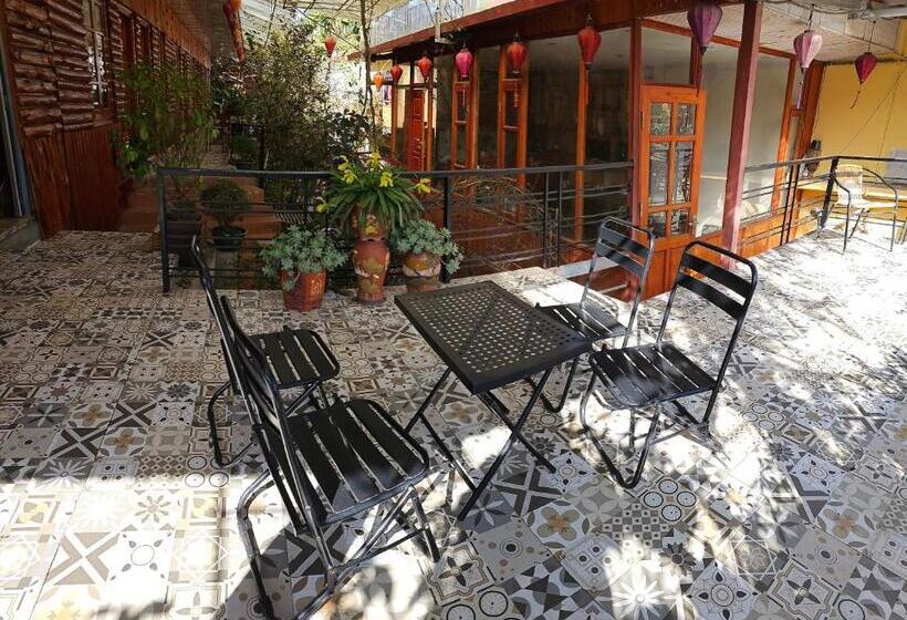 اتاق لوکس با بالکن, Dang Khoa Garden Inn