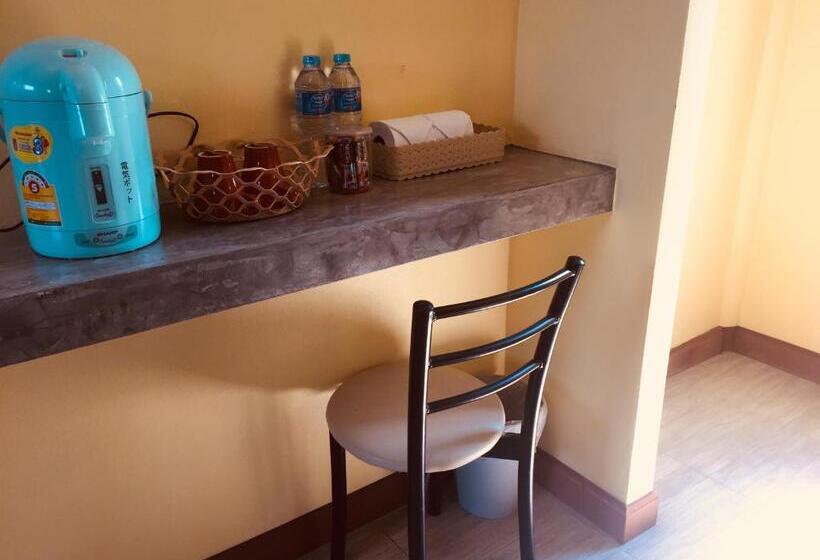 חדר דלוקס, Chill Land House