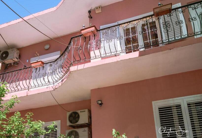 标准间, Villa Center