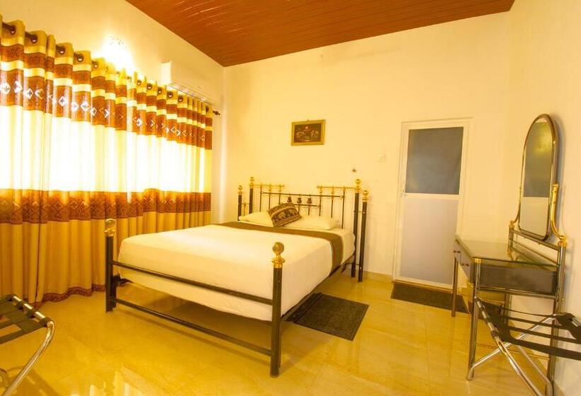 ویلای 4 خوابه, Kandy Riverside Villa