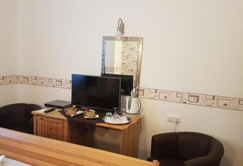 اتاق سوپریور, The Corner House Panzió