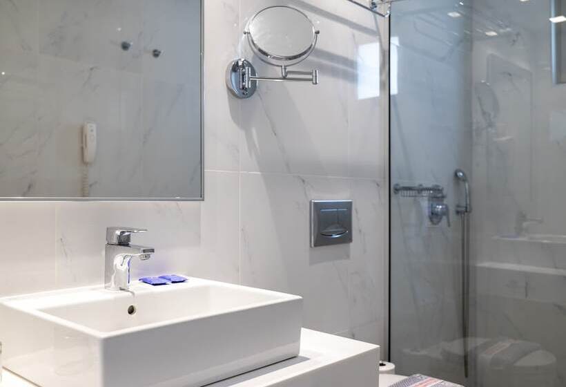 Habitación Triple Deluxe Vista Jardín, Apollon Windmill Boutique Hotel   Adults Only