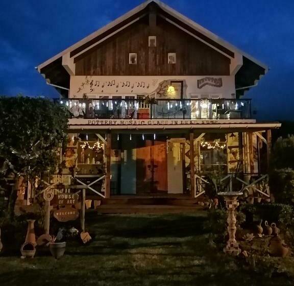 Номер Стандарт Вид на Сад, House Of Art