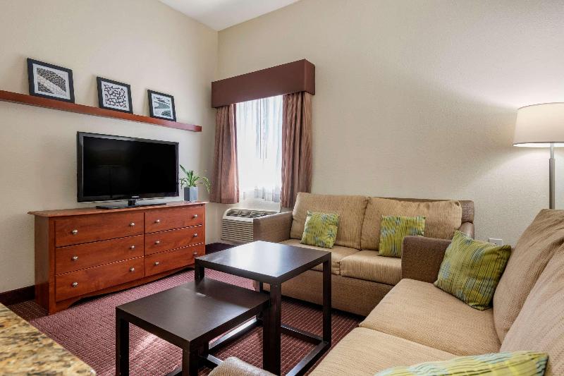 Люкс Кровать Кинг, Quality Inn Zephyrhillsdade City