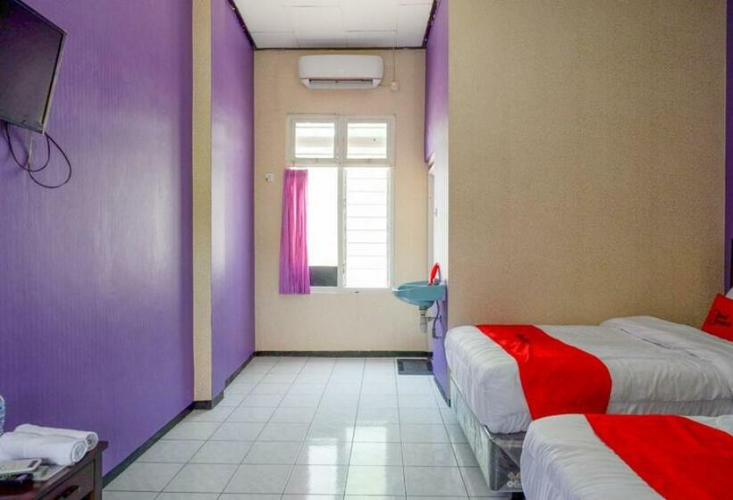 Номер Deluxe, Reddoorz Near Stasiun Kebumen