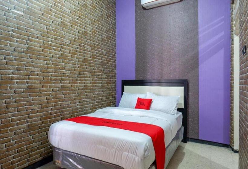 Семейный Номер, Reddoorz Near Stasiun Kebumen