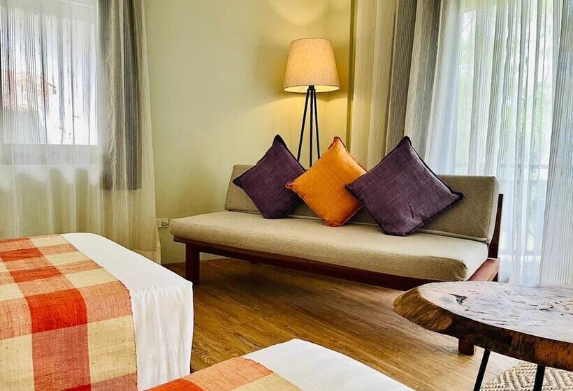 اتاق لوکس با چشم‌انداز دریا, Amun Ini Beach Resort & Spa