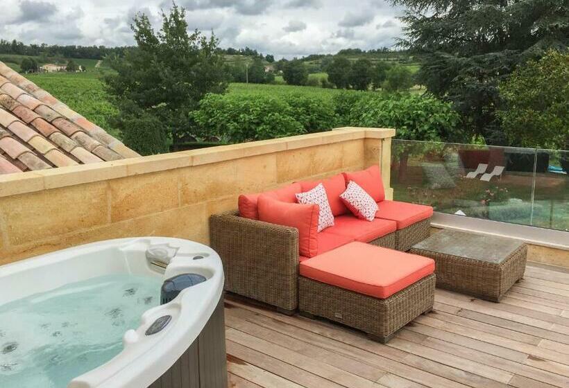 Люкс с гидромассажем, Chateau Du Palanquey & Spa