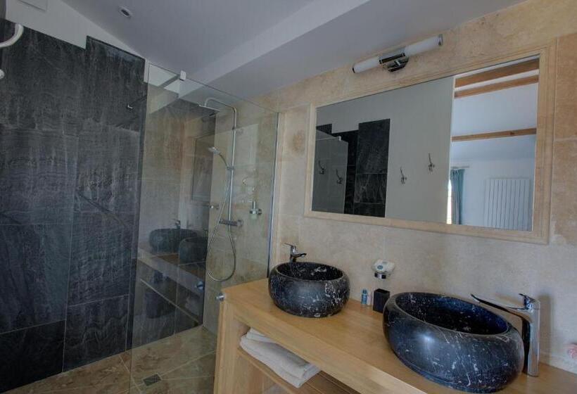 Люкс Повышенной Комфортности, Chateau Du Palanquey & Spa