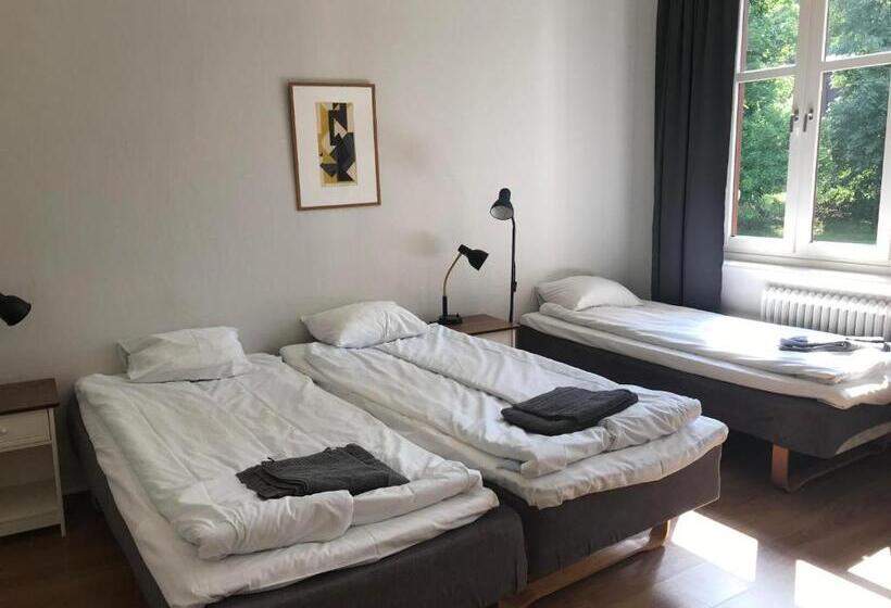 标准三人间共用浴室, Hellidens Slott