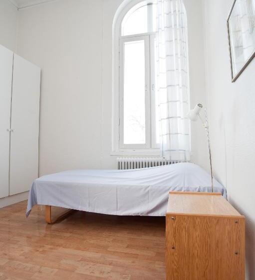 标准单人间共用浴室, Hellidens Slott