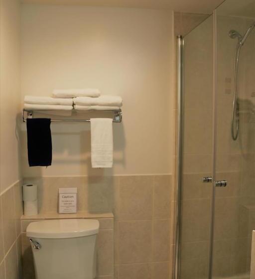 デラックススイート, Empire Inn And Suites