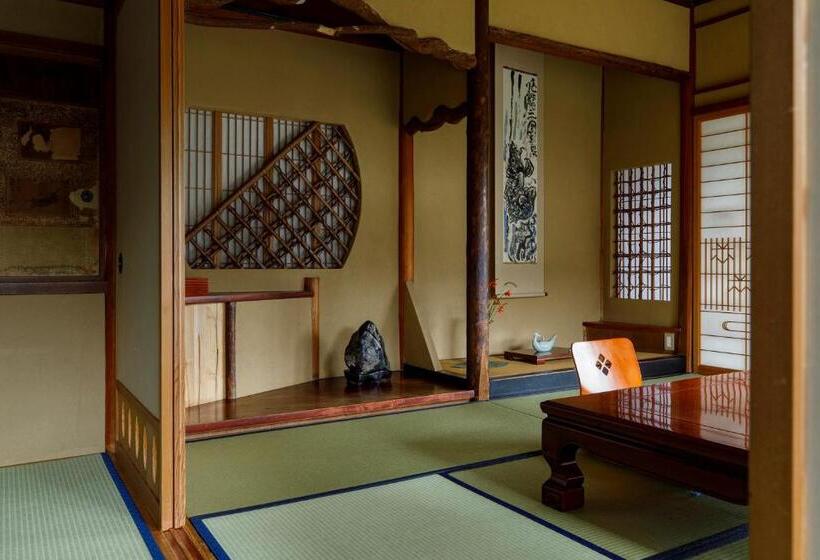 Family Suite, Busuitei