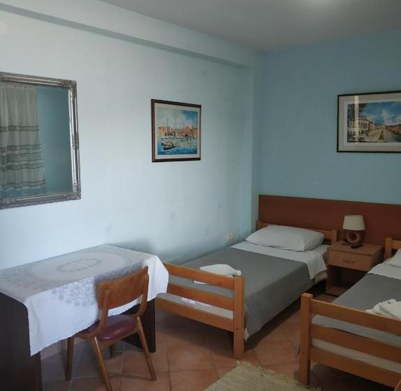 Трехместный Номер Стандарт с Балконом, Guest House Fosa
