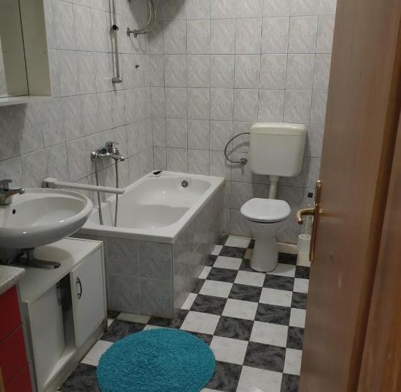 Трехместный Номер Стандарт с Балконом, Guest House Fosa