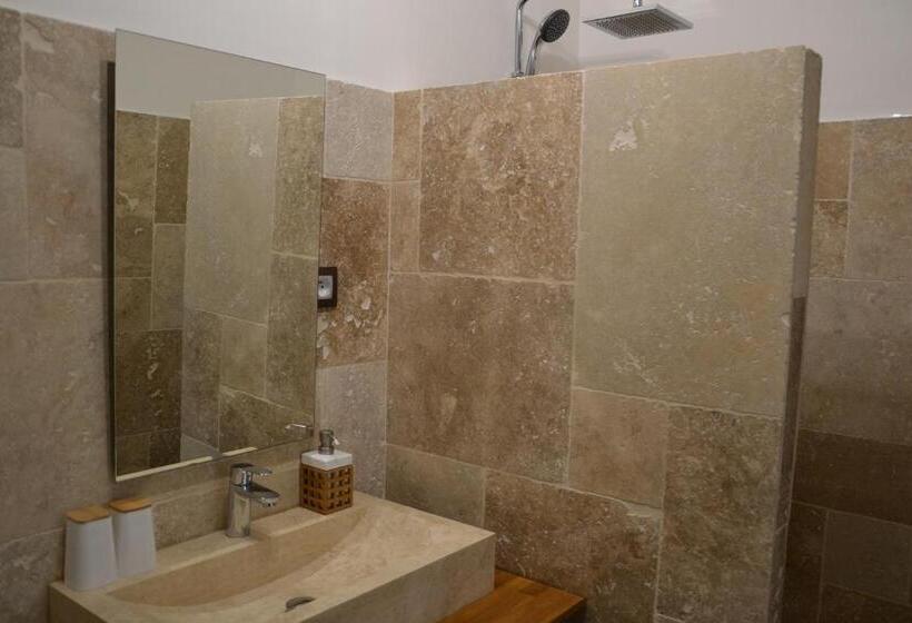 Трехместный Номер Комфорт, Maison Saint Louis Avec Jacuzzi