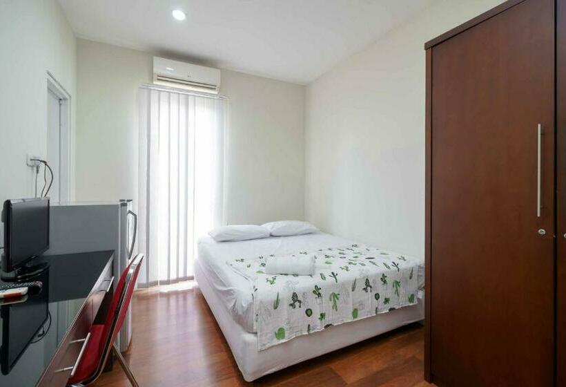 Номер Deluxe, Avalon Karawaci Mitra Reddoorz