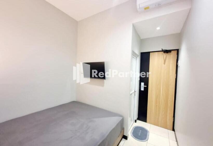 Номер Deluxe, Pandawa Guest House At Ngaliyan Square Mitra Reddoorz