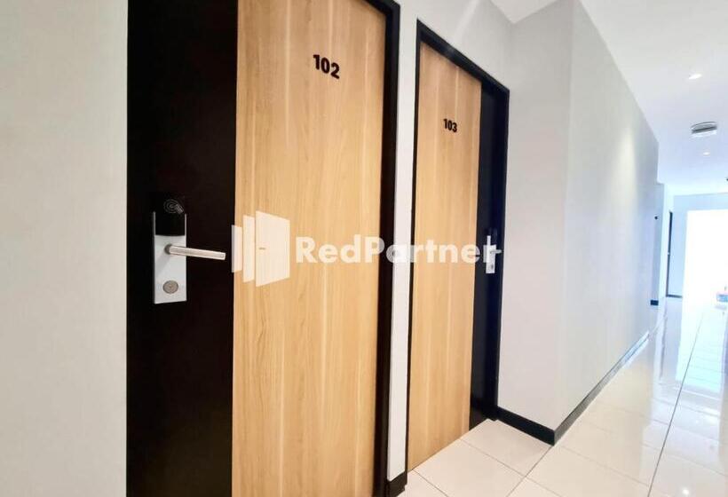 Номер Deluxe, Pandawa Guest House At Ngaliyan Square Mitra Reddoorz