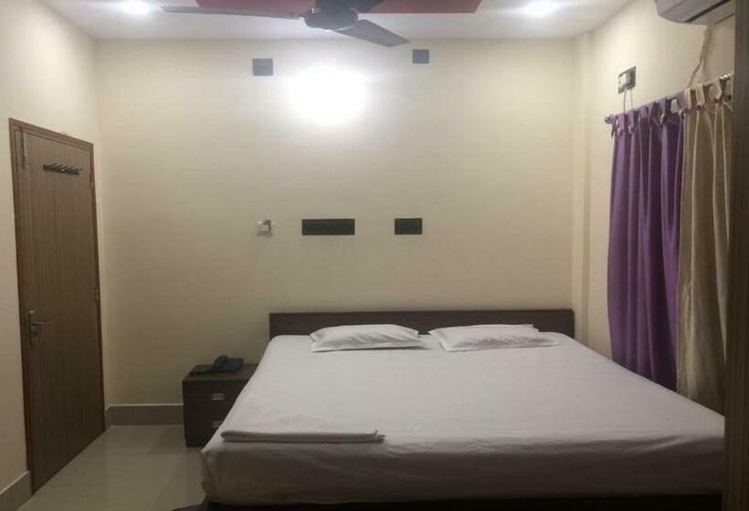 Номер Deluxe, Staymaker Hotel Sannidhyo
