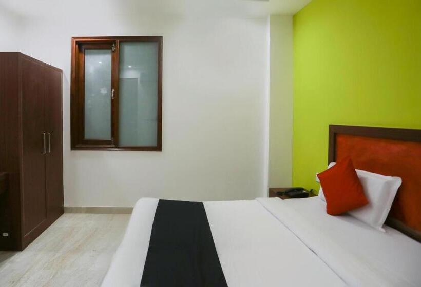 Üç Kişilik Klasik oda, Capital O Hotel Sapphire Near Iskcon Temple Noida