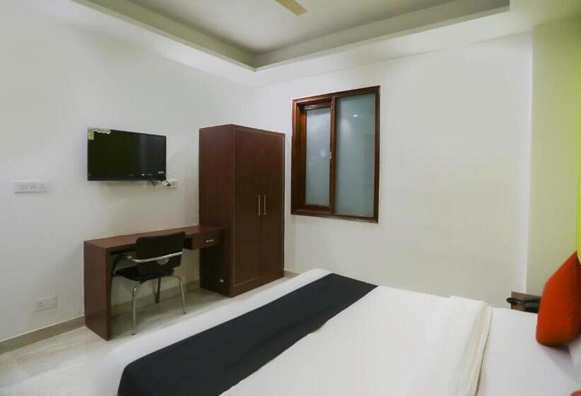 Üç Kişilik Klasik oda, Capital O Hotel Sapphire Near Iskcon Temple Noida