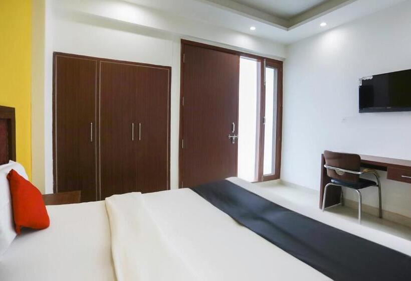 Üç Kişilik Klasik oda, Capital O Hotel Sapphire Near Iskcon Temple Noida
