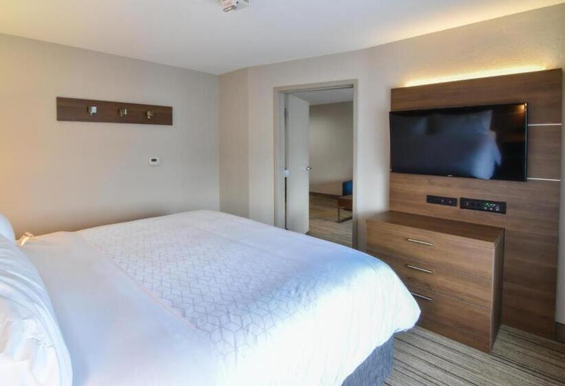 Executive Suite, Holiday Inn Express & Suites   Indianapolis Northwest, An Ihg