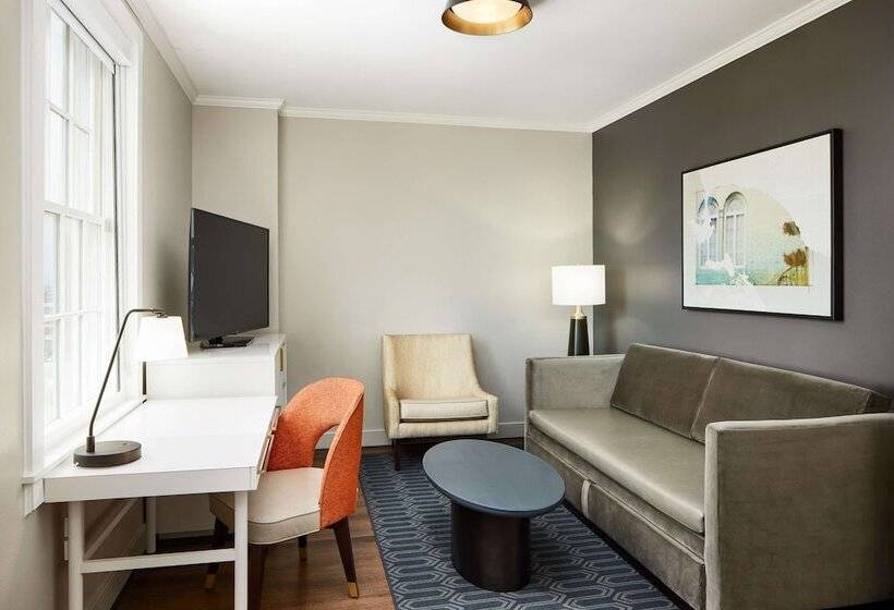 Люкс, The Terrace Hotel Lakeland, Tapestry Collection By Hilton